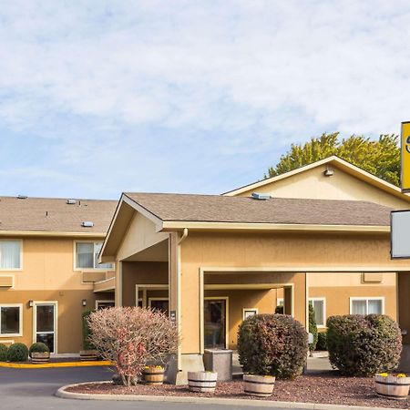 Super 8 By Wyndham Lagrande Otel La Grande Dış mekan fotoğraf