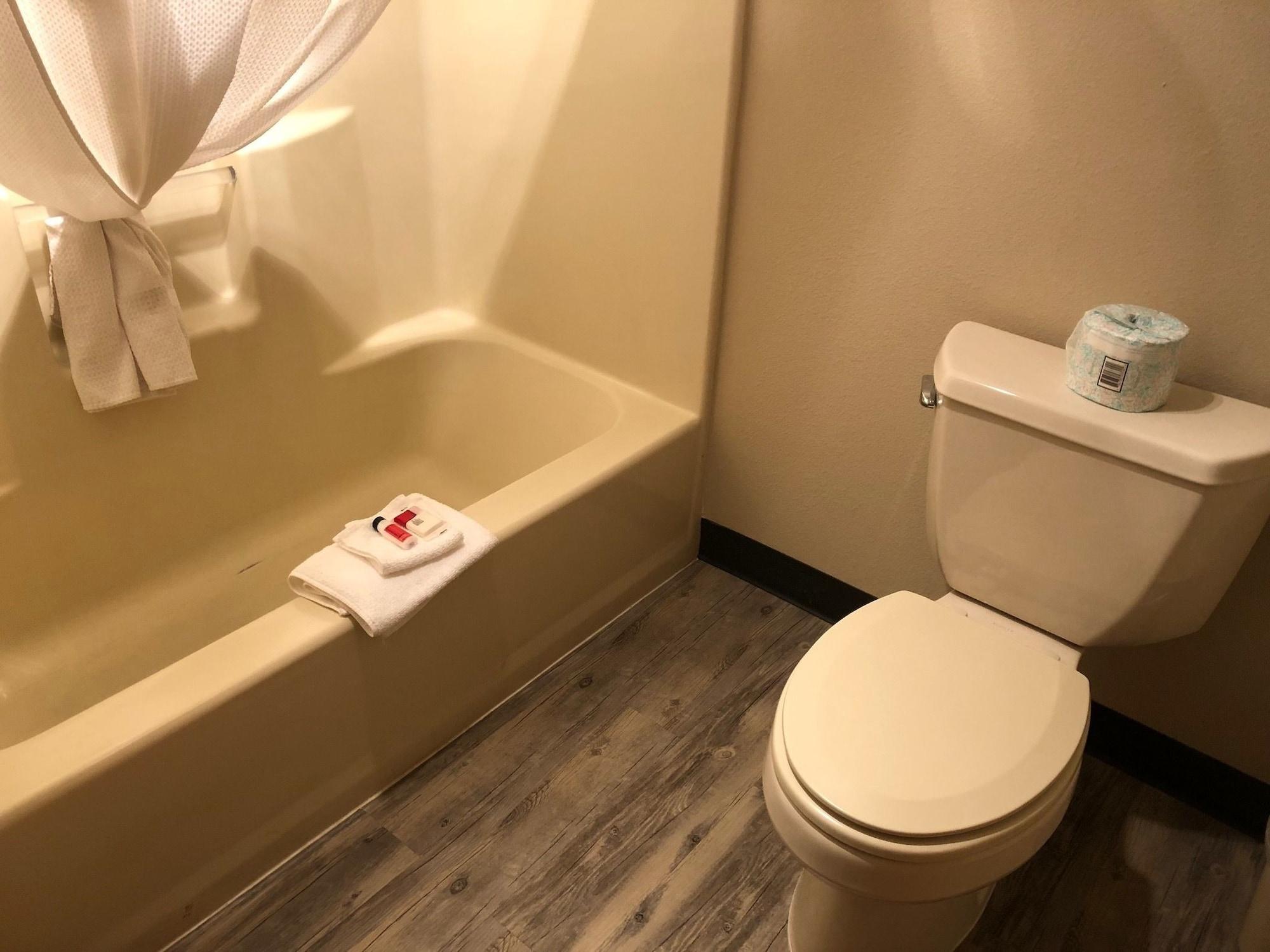 Super 8 By Wyndham Lagrande Otel La Grande Dış mekan fotoğraf
