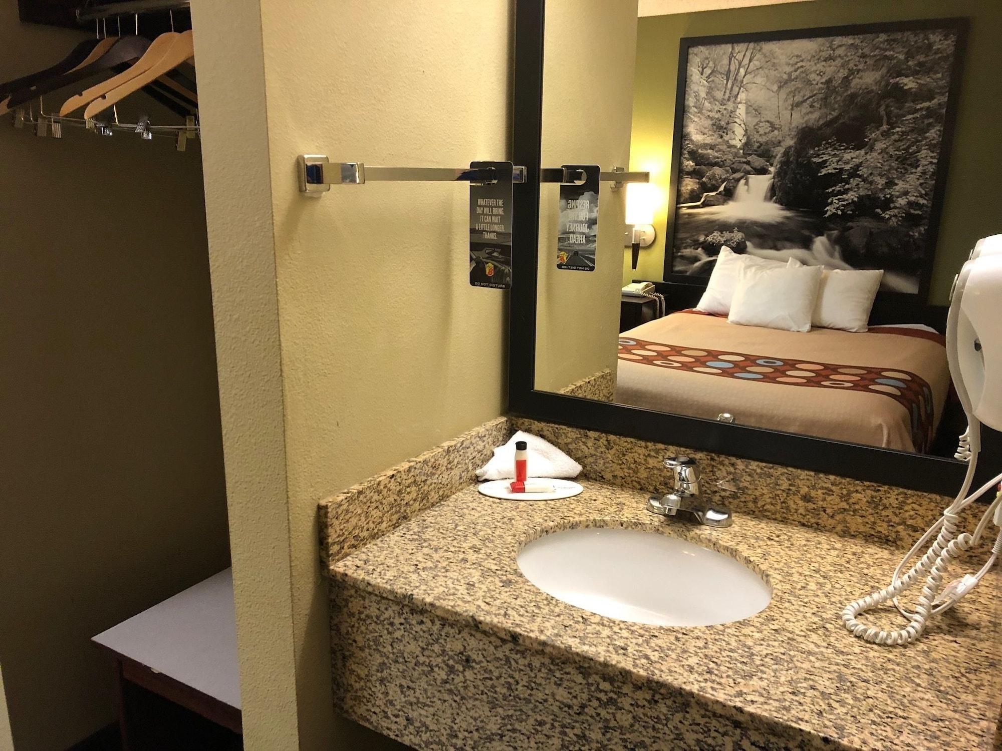 Super 8 By Wyndham Lagrande Otel La Grande Dış mekan fotoğraf