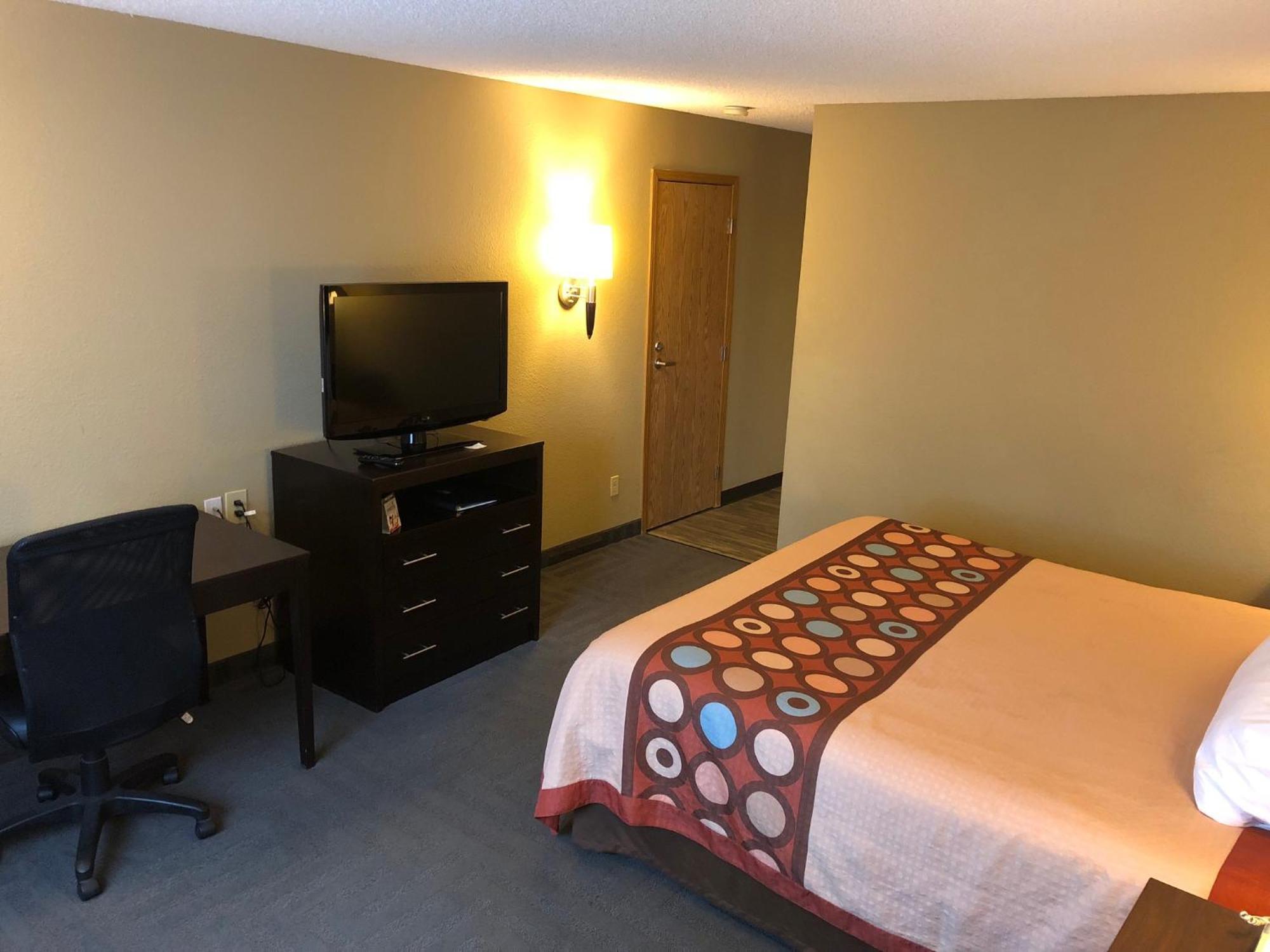 Super 8 By Wyndham Lagrande Otel La Grande Dış mekan fotoğraf