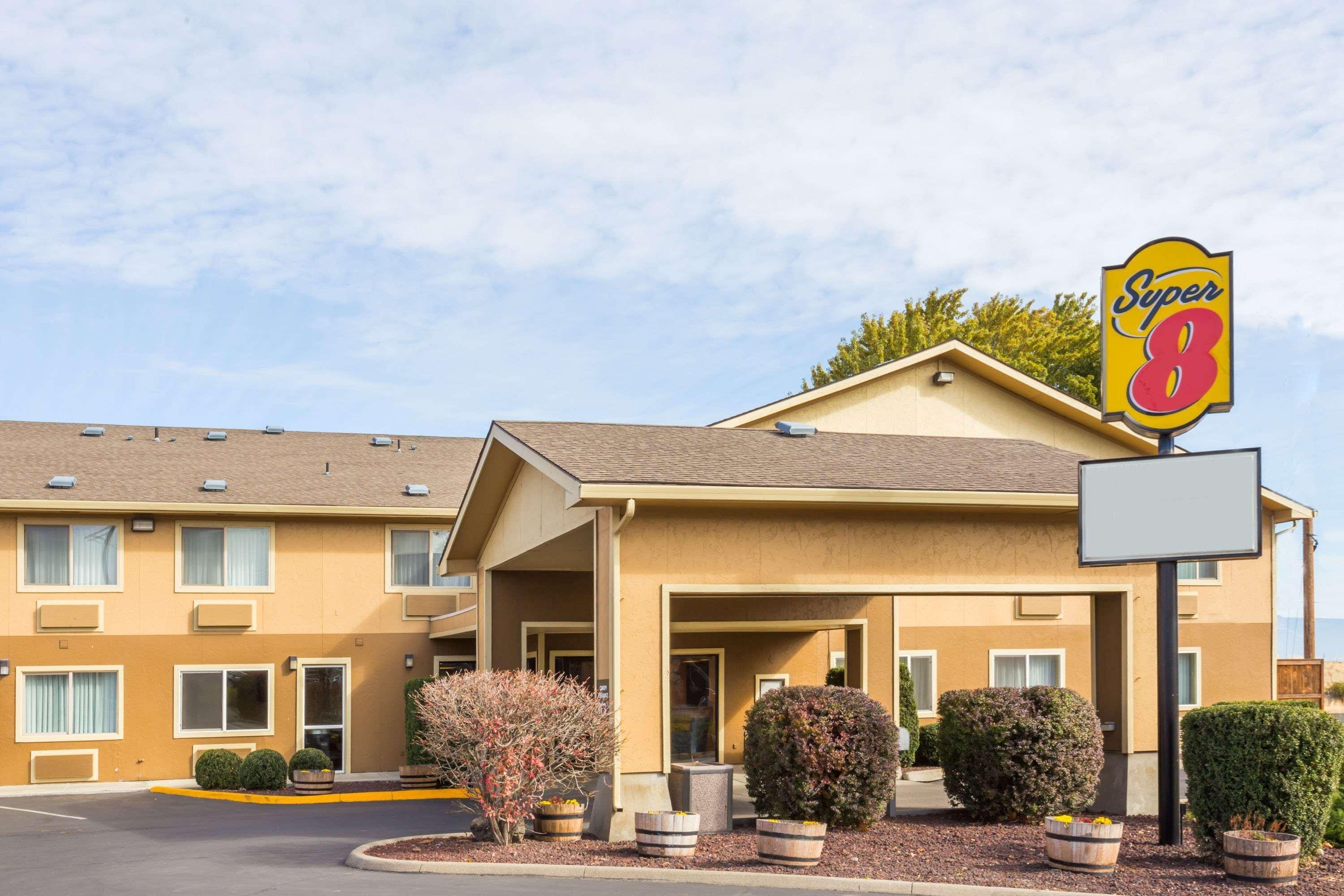 Super 8 By Wyndham Lagrande Otel La Grande Dış mekan fotoğraf